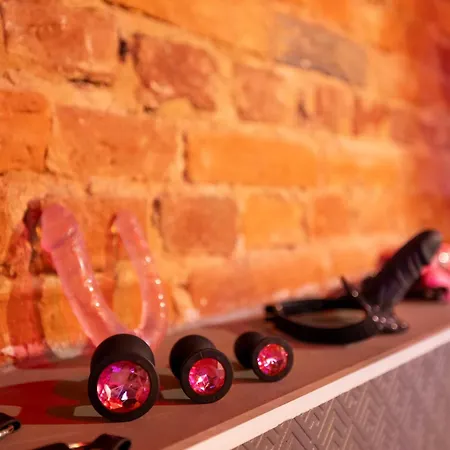 Bdsm Grey By Bast Location Manufaktura 18 Centrum Miasta , Idelny Na Prezent , Parking Na Terenie , Bardzo Wygodne Lozko ,ogromne Lustro ,tylko Dla Doroslych Adults Only Apartman Łódź