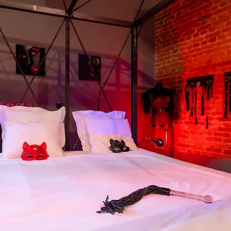 Apartman Bdsm Grey By Bast Location Manufaktura 18 Centrum Miasta , Idelny Na Prezent , Parking Na Terenie , Bardzo Wygodne Lozko ,ogromne Lustro ,tylko Dla Doroslych Adults Only