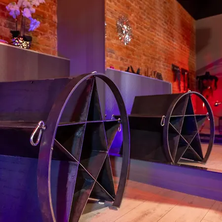 Bdsm Grey By Bast Location Manufaktura 18 Centrum Miasta , Idelny Na Prezent , Parking Na Terenie , Bardzo Wygodne Lozko ,ogromne Lustro ,tylko Dla Doroslych Adults Only