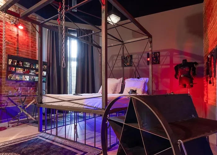 Bdsm Grey By Bast Location Manufaktura 18 Centrum Miasta , Idelny Na Prezent , Parking Na Terenie , Bardzo Wygodne Lozko ,ogromne Lustro ,tylko Dla Doroslych Adults Only 罗兹