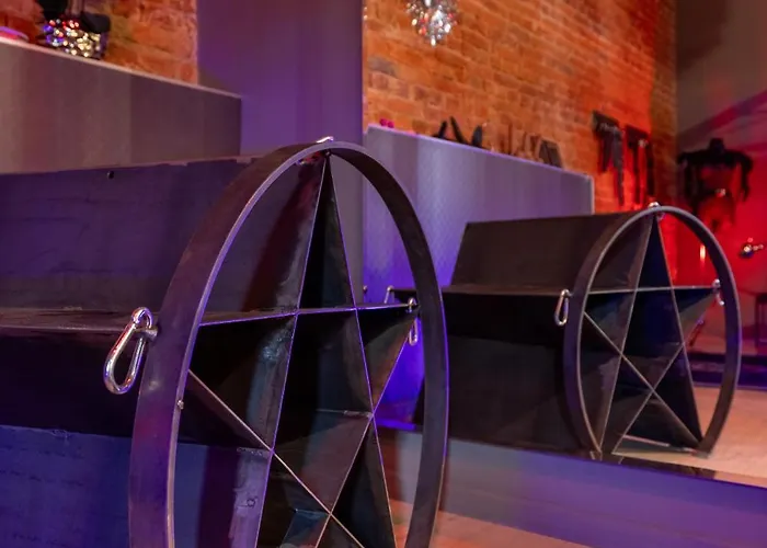 Bdsm Grey By Bast Location Manufaktura 18 Centrum Miasta , Idelny Na Prezent , Parking Na Terenie , Bardzo Wygodne Lozko ,ogromne Lustro ,tylko Dla Doroslych Adults Only